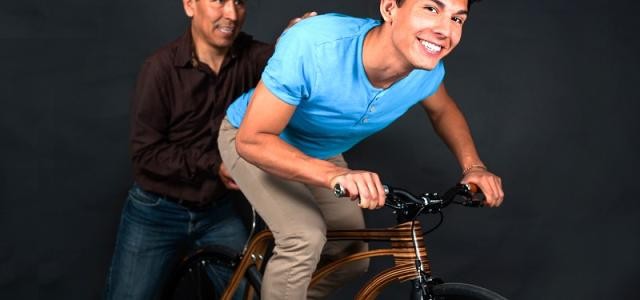 Ernesto und Jairo Cuicapuza fertigen individuelle Fahrräder aus Holz (Foto: QiruBike).